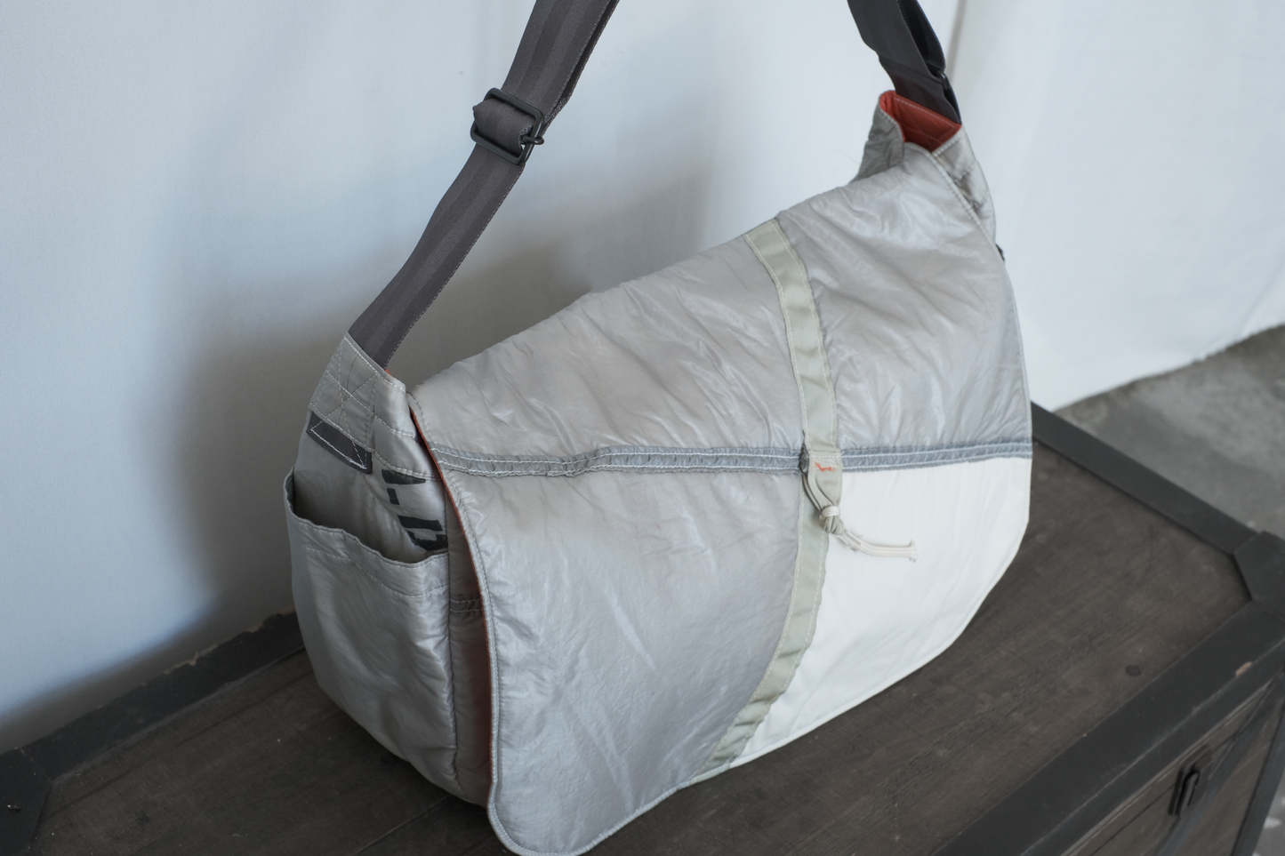NEWSPAPER BAG PARACHUTE CLOTH