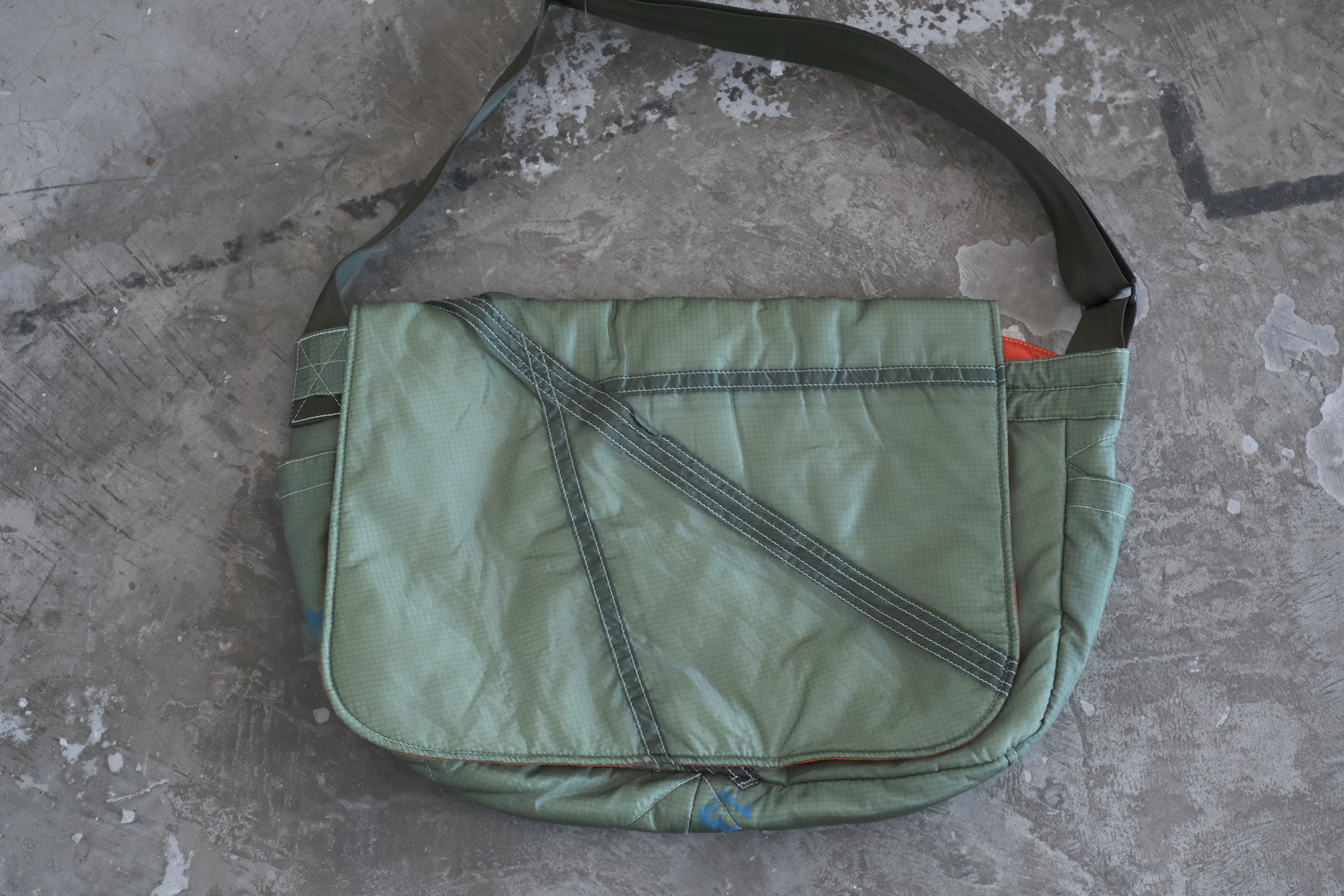 NEWSPAPER BAG PARACHUTE CLOTH